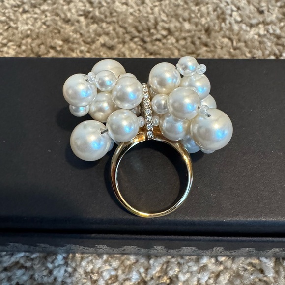 SALE🍁🌟Vintage Collectors Signed Swarovski Statement Gold Ring with faux Pearls - Picture 3 of 6